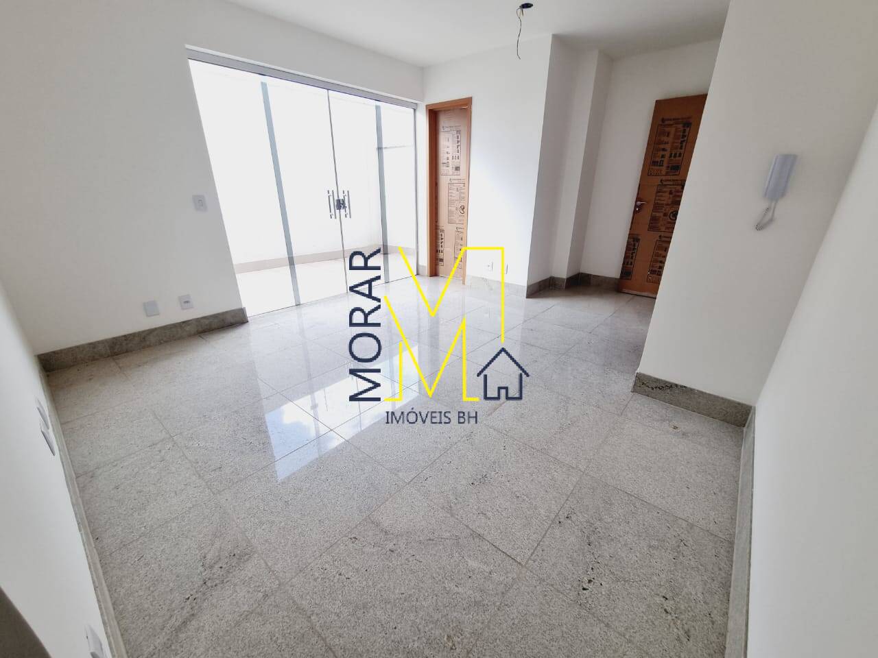 Apartamento à venda com 3 quartos, 150m² - Foto 1