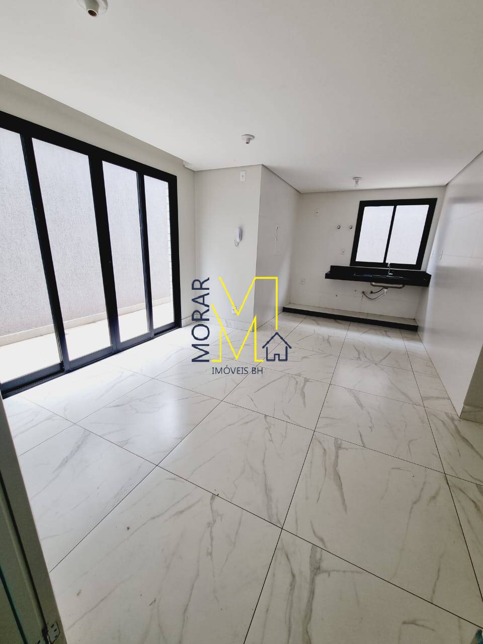 Apartamento à venda com 3 quartos, 140m² - Foto 2