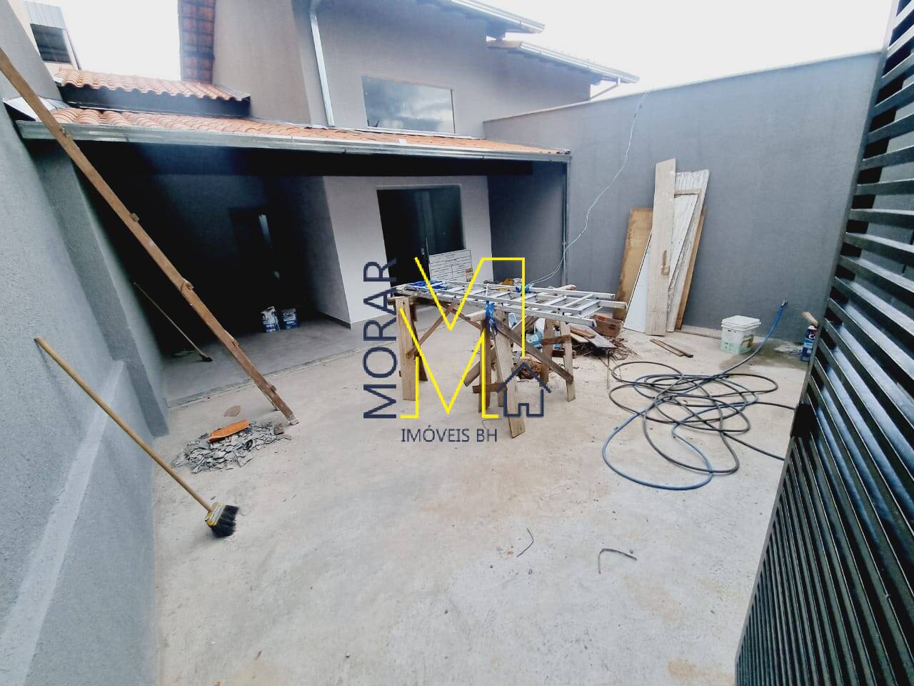 Casa à venda com 3 quartos, 180m² - Foto 2