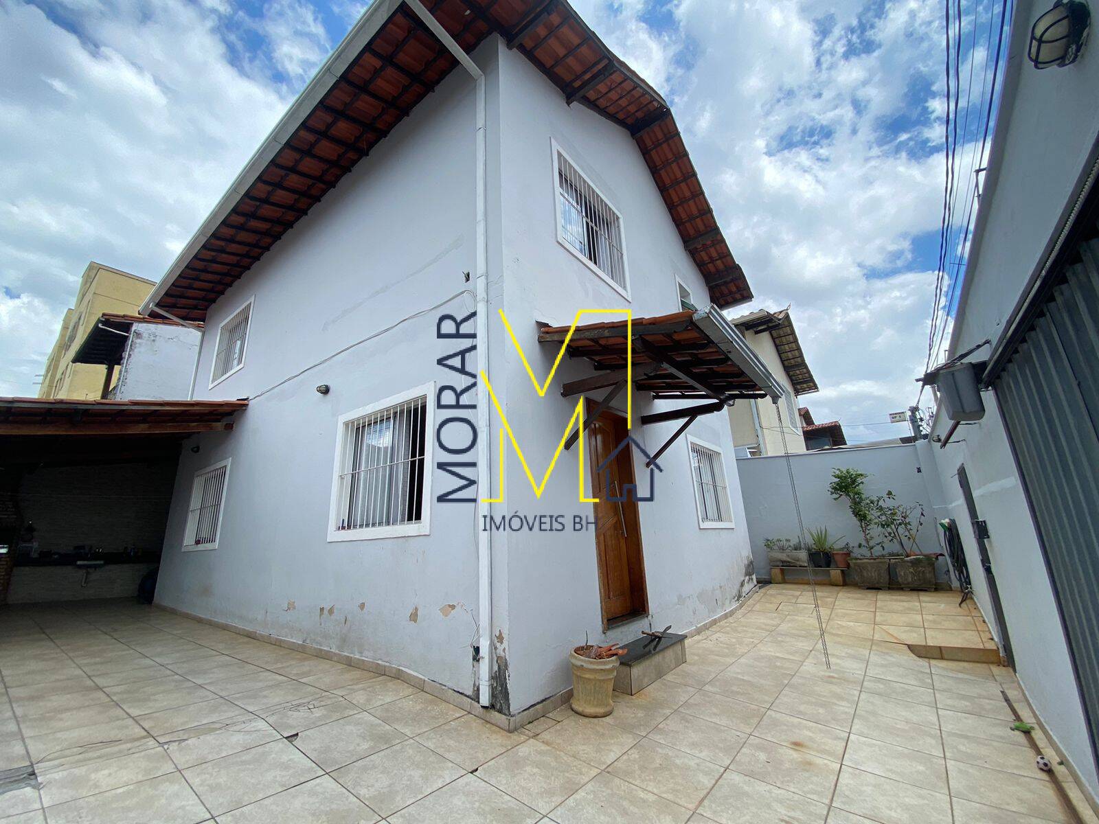 Casa à venda com 4 quartos, 114m² - Foto 1