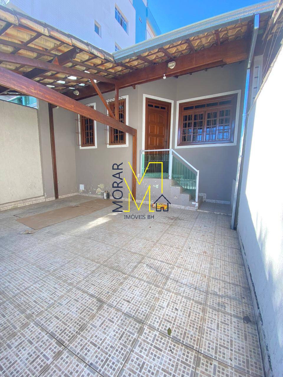 Casa à venda com 3 quartos, 180m² - Foto 1