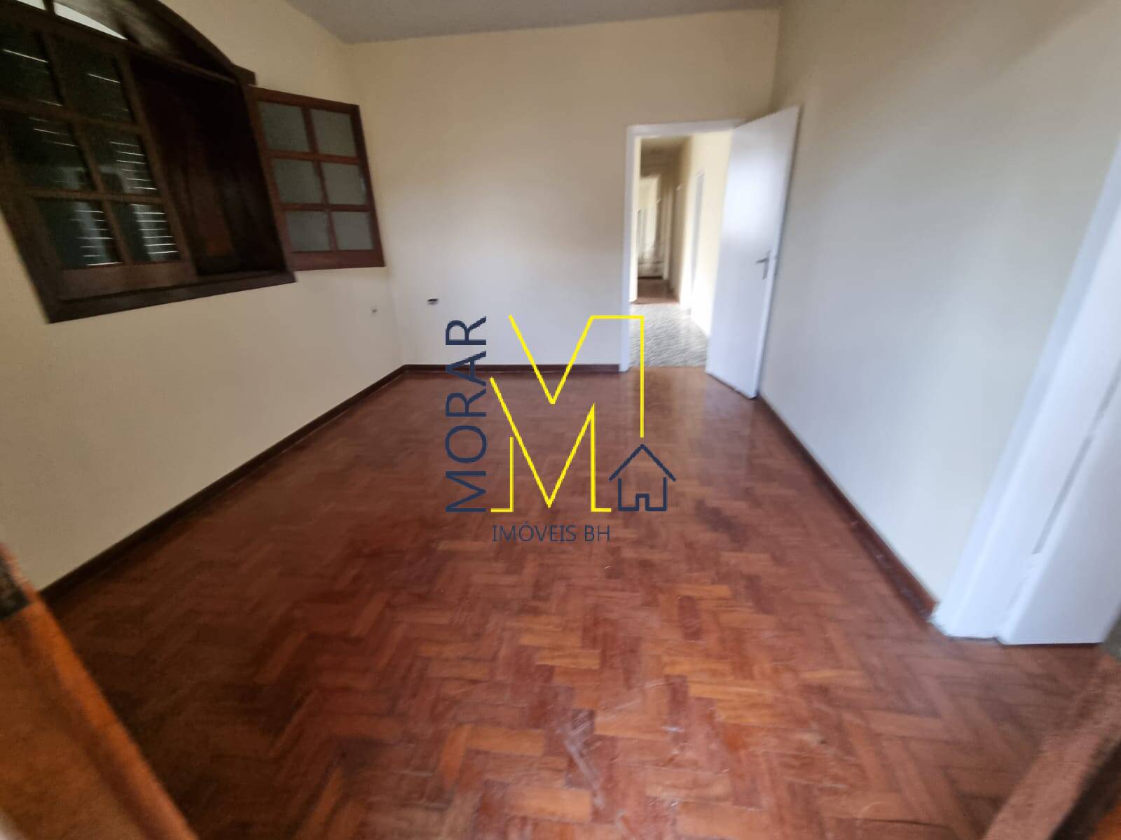 Casa à venda com 4 quartos, 200m² - Foto 2