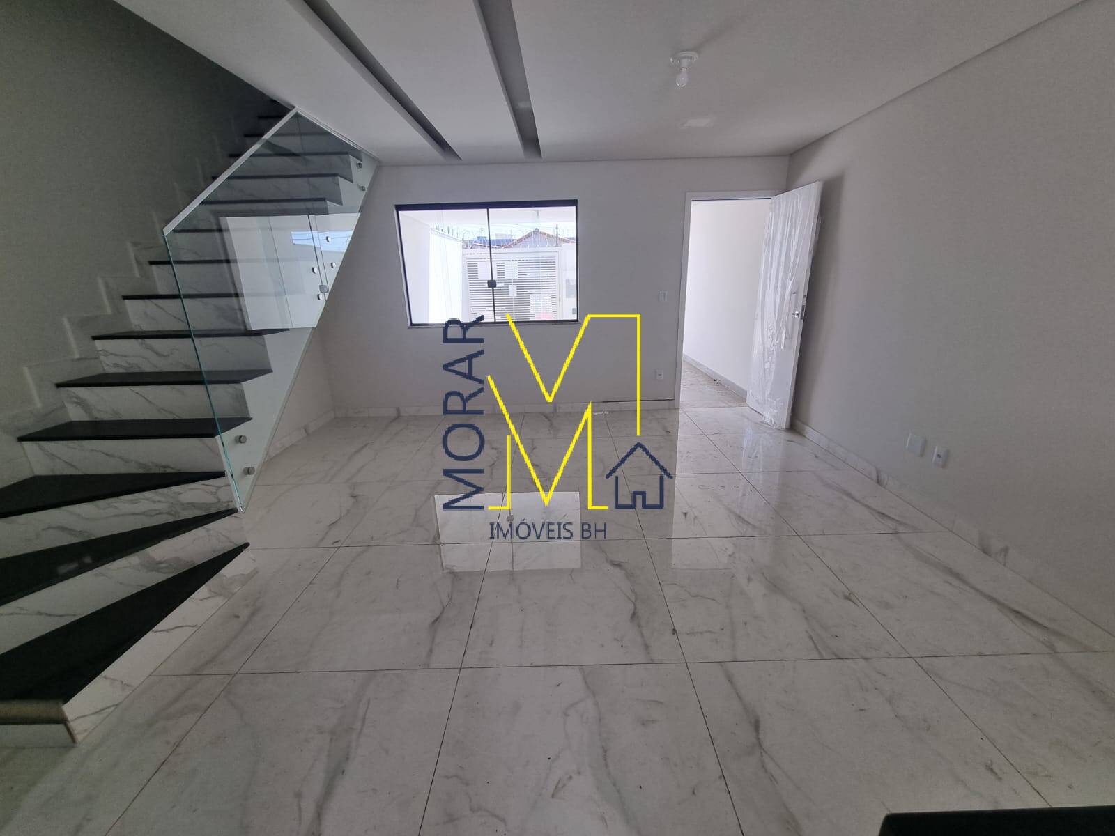 Casa à venda com 3 quartos, 142m² - Foto 2