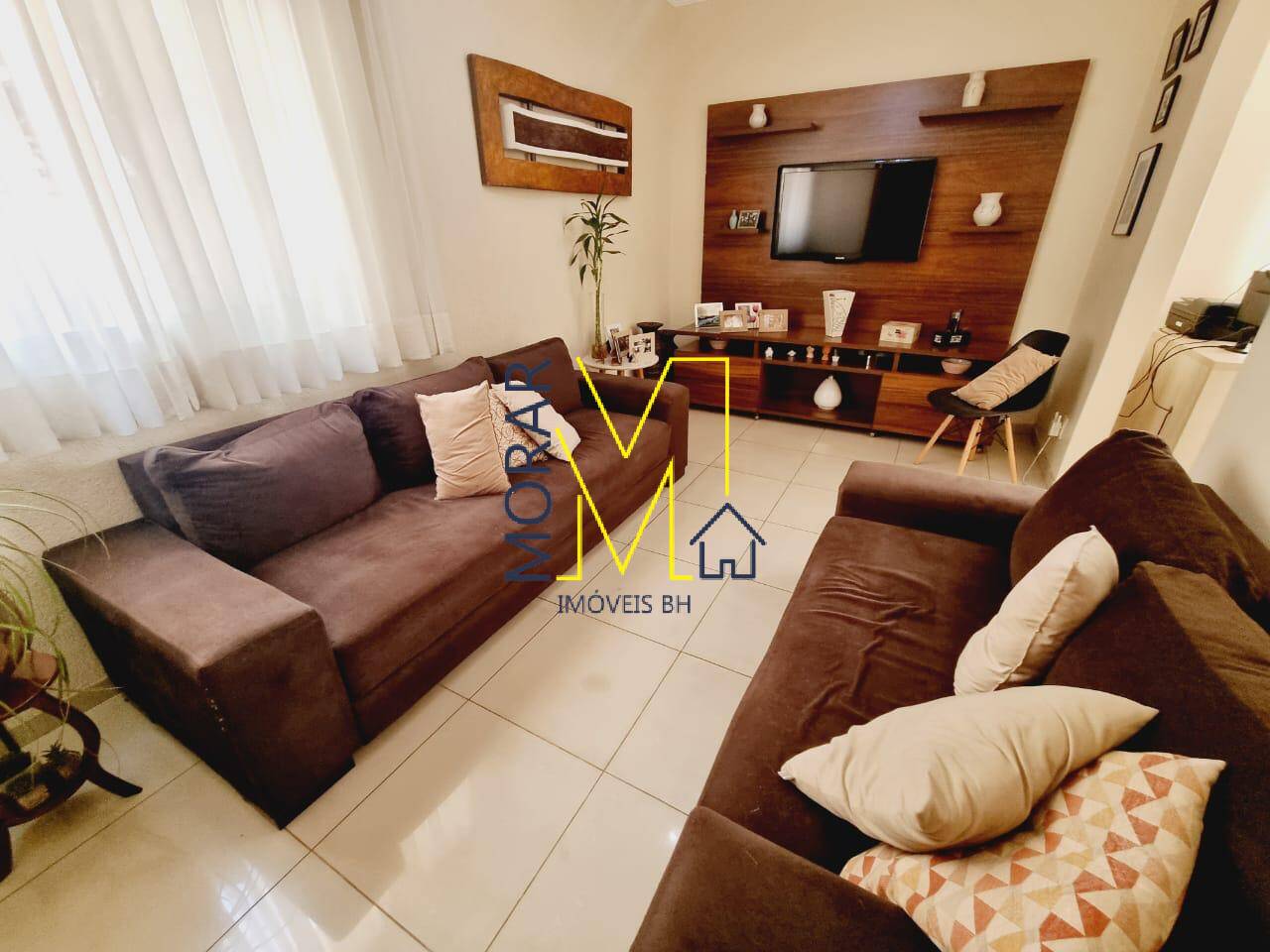 Casa à venda com 4 quartos, 150m² - Foto 1