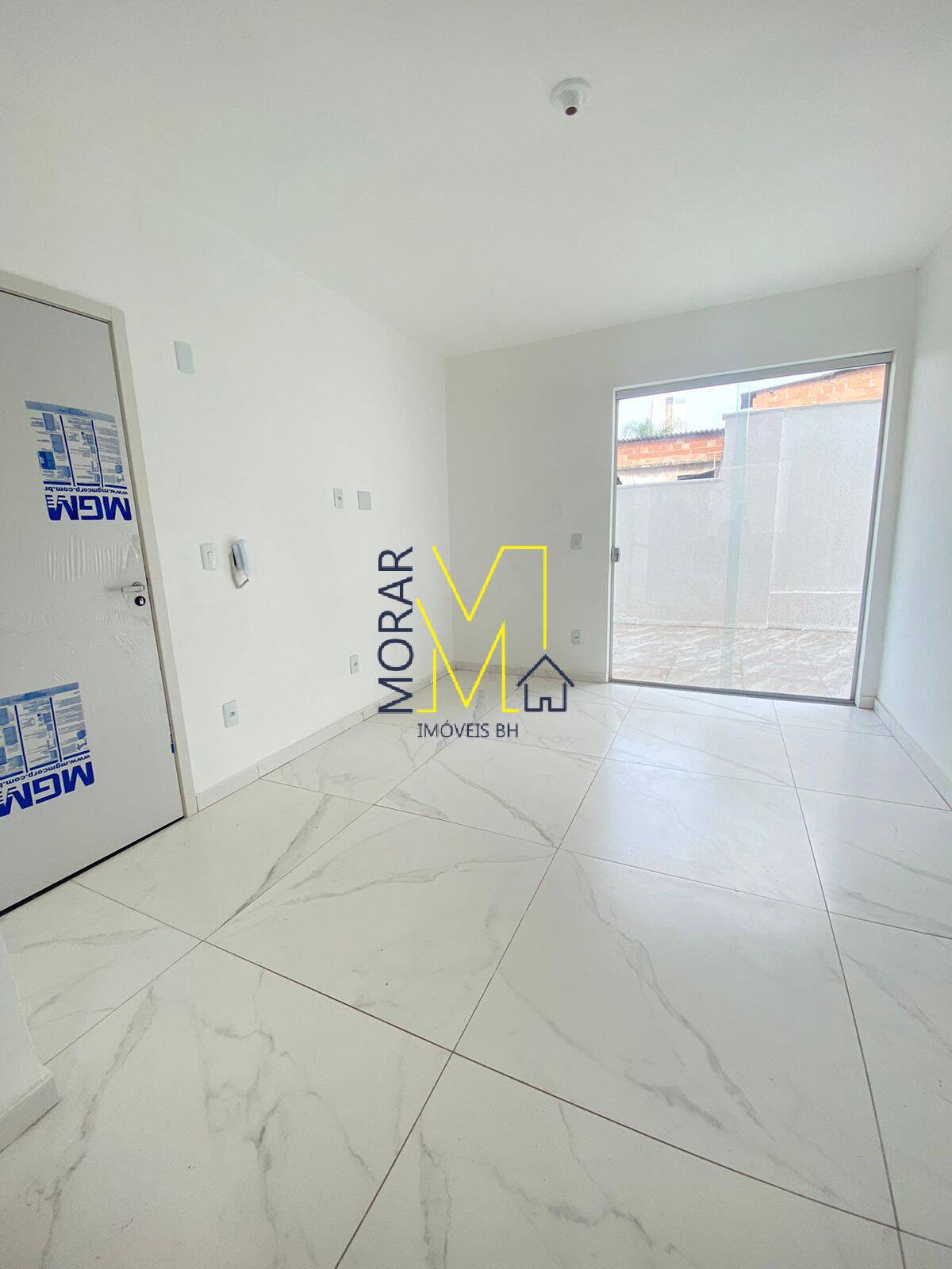 Apartamento à venda com 2 quartos, 70m² - Foto 2