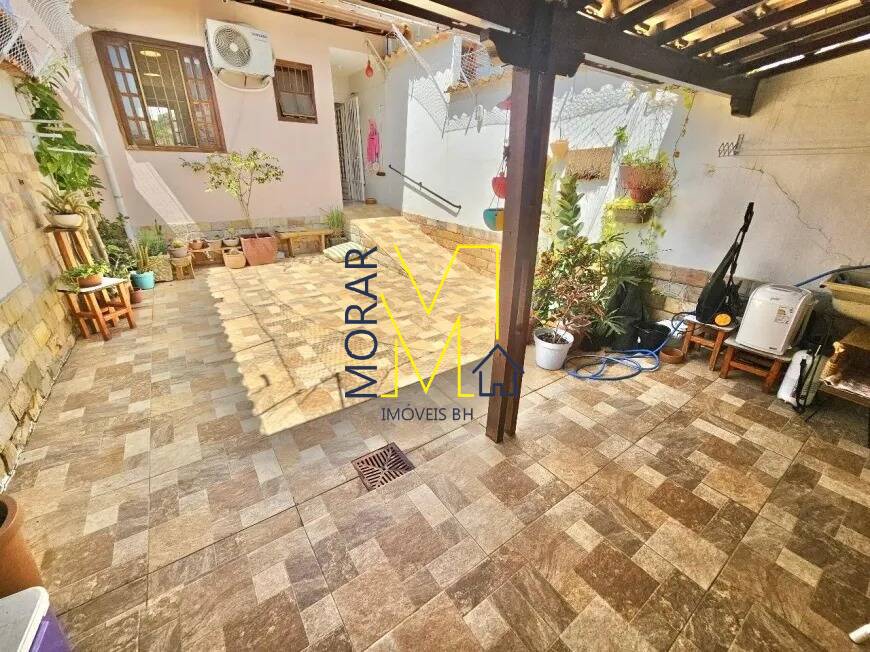 Casa à venda com 2 quartos, 95m² - Foto 1