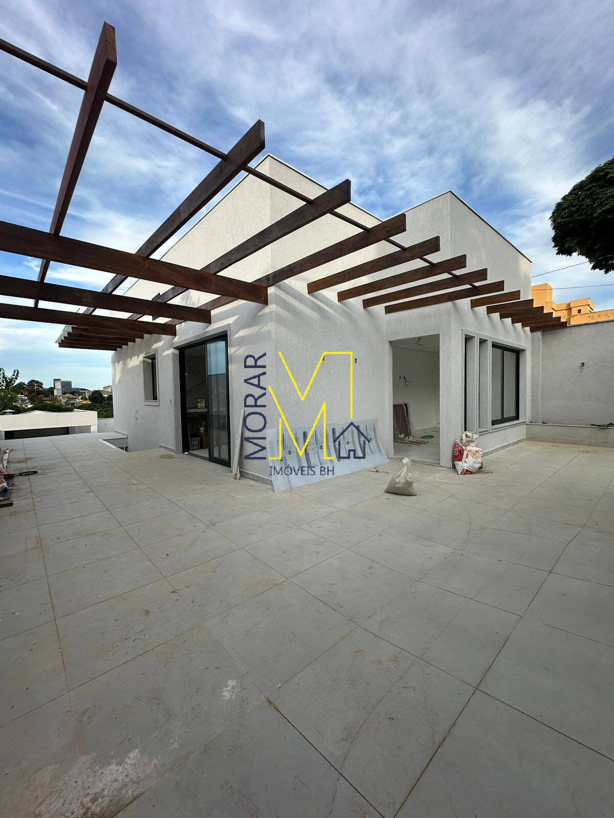 Casa à venda com 3 quartos, 360m² - Foto 2