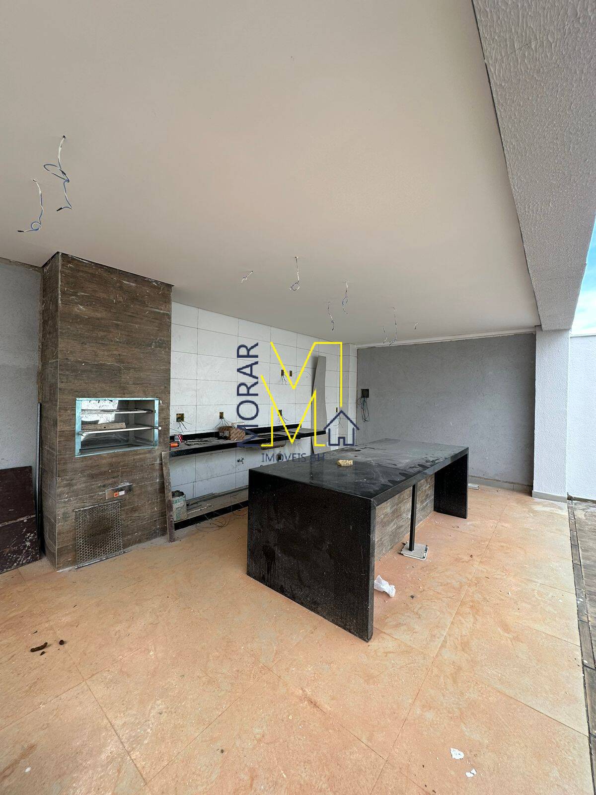 Casa à venda com 3 quartos, 360m² - Foto 1