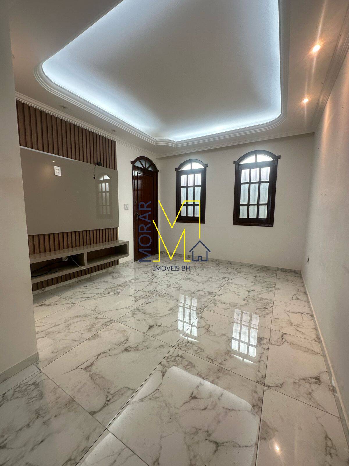 Casa à venda com 2 quartos, 110m² - Foto 1